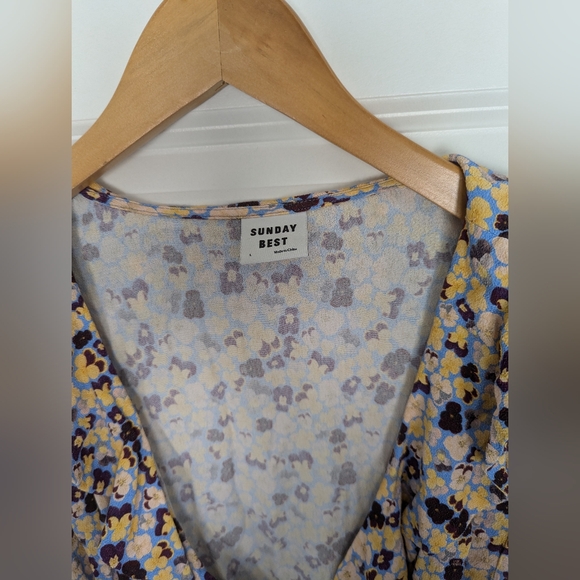 Aritzia floral wrap dress - Picture 2 of 3